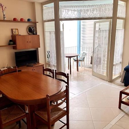 Appartement Piso Con Parking En El Centro A 2 Minutos De La Playa à L' Escala Extérieur photo